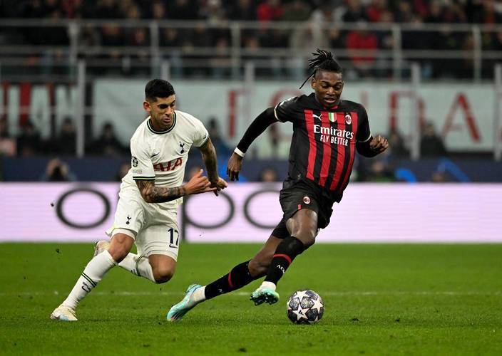 aoa体育-AC米兰后场失守知无追究，战术演练执意差强人意(ac米兰v)