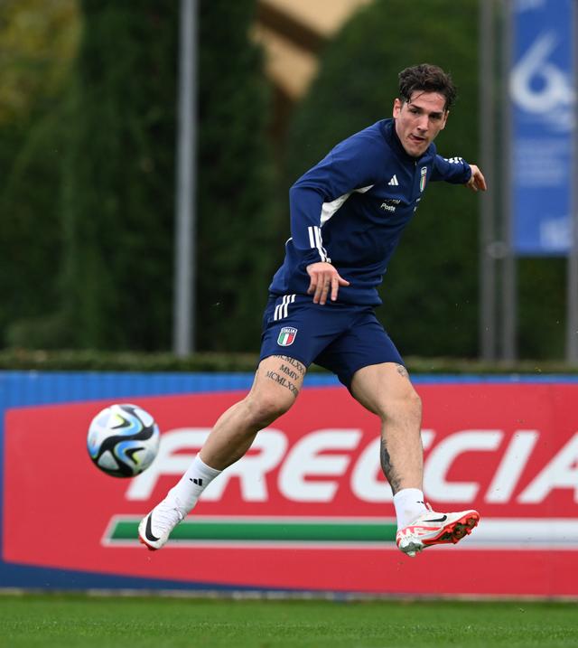 aoa体育体育平台-包含欧预赛比赛紧急情况曝光，球员状态备受考验的词条