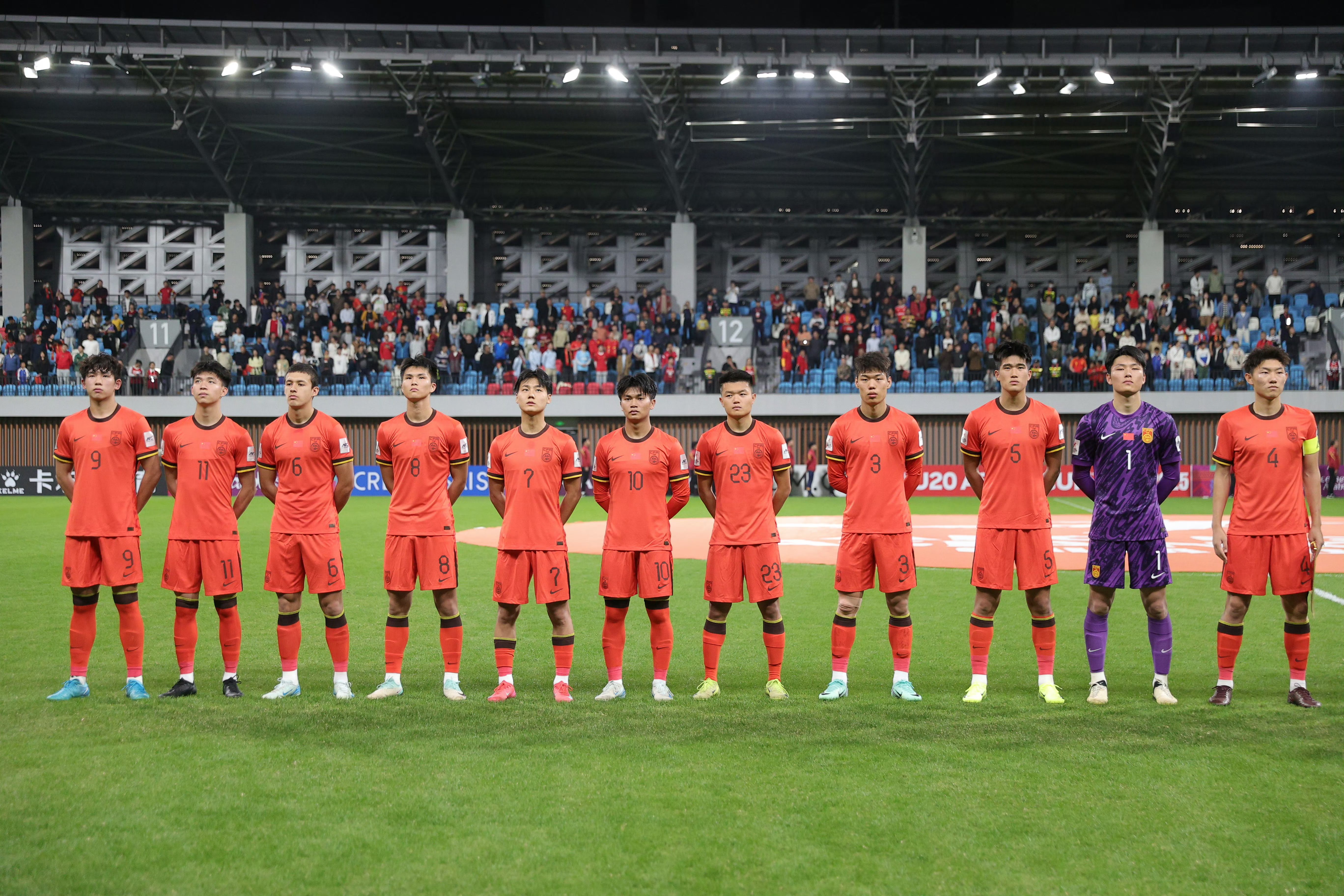 aoa体育体育平台-包含国际足球豪强大战展现实力，角逐激烈的词条