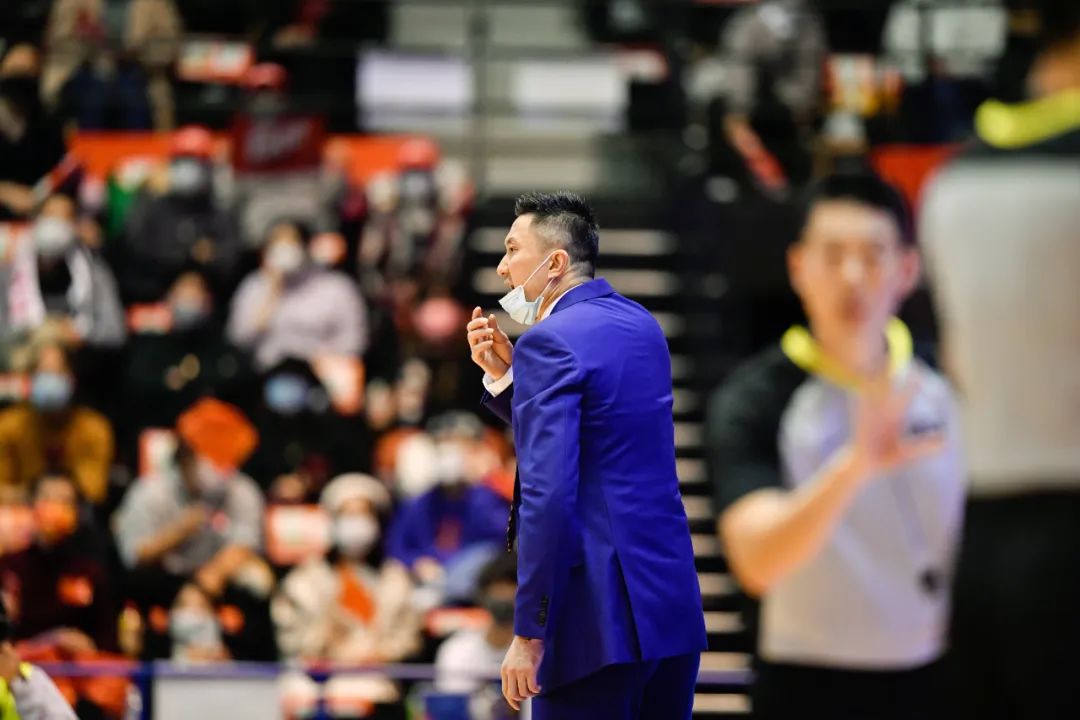 青海男篮高效攻防,实现反超 青海男篮高效攻防,实现反超