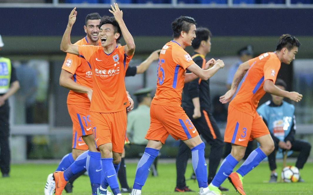 关键时刻发挥失常,球队遭遇逆转 关键时刻发挥失常,球队遭遇逆转