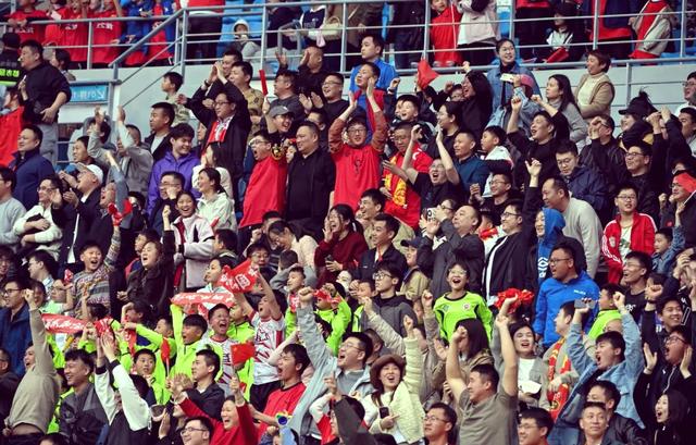 国内球员在国际大赛中展现出色表现,备受瞩目 国内球员在国际大赛中展现出色表现,备受瞩目