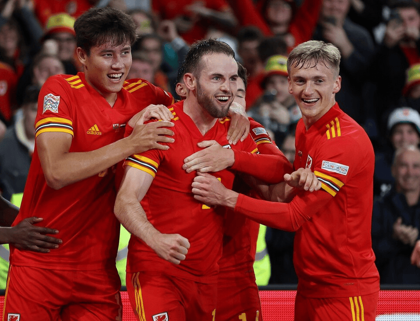 aoa体育体育在线登录-欧国联赛上演紧张对战，两队势均力敌