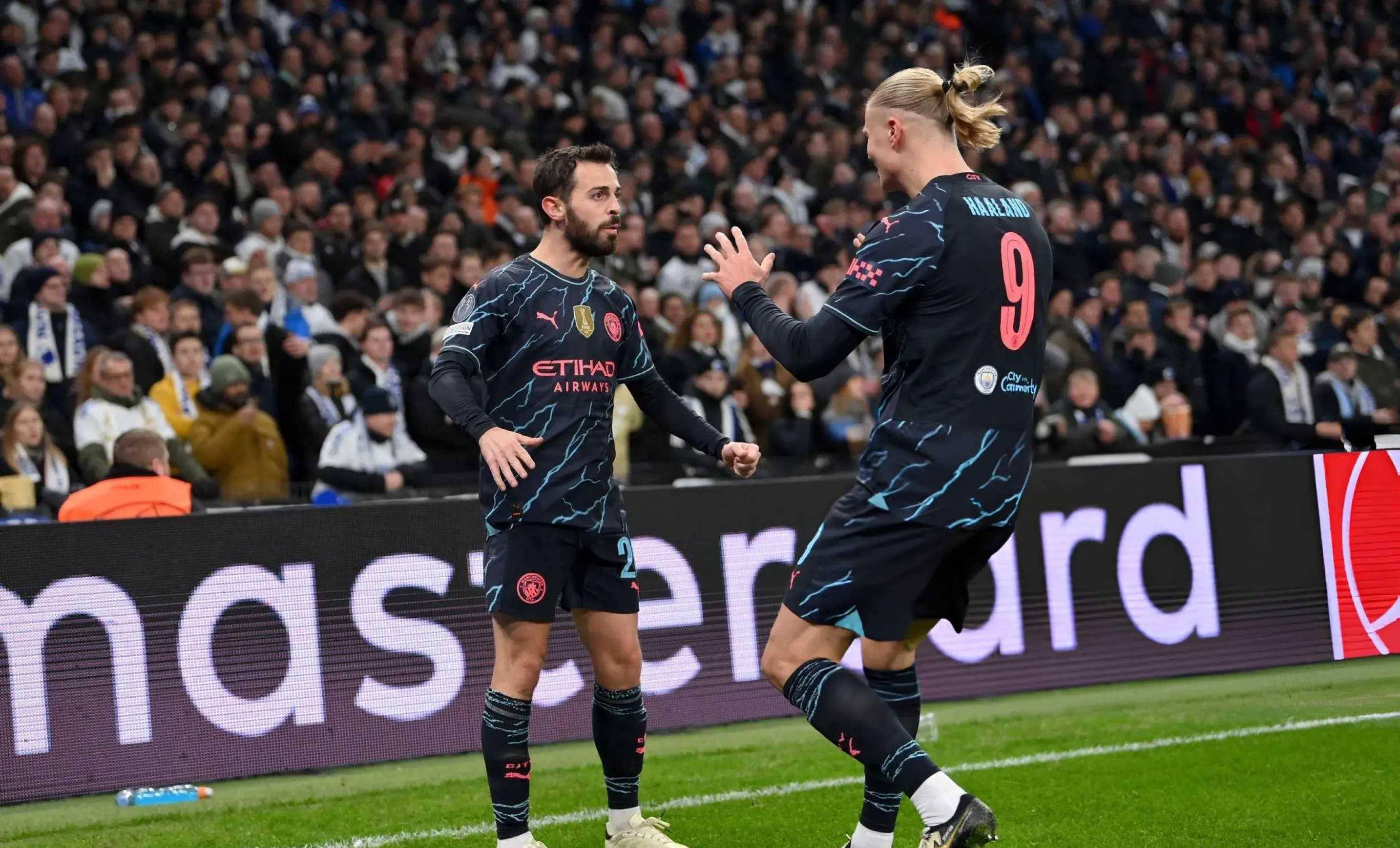 欧冠比赛中的精彩瞬间被球迷疯狂传播 欧冠比赛中的精彩瞬间被球迷疯狂传播