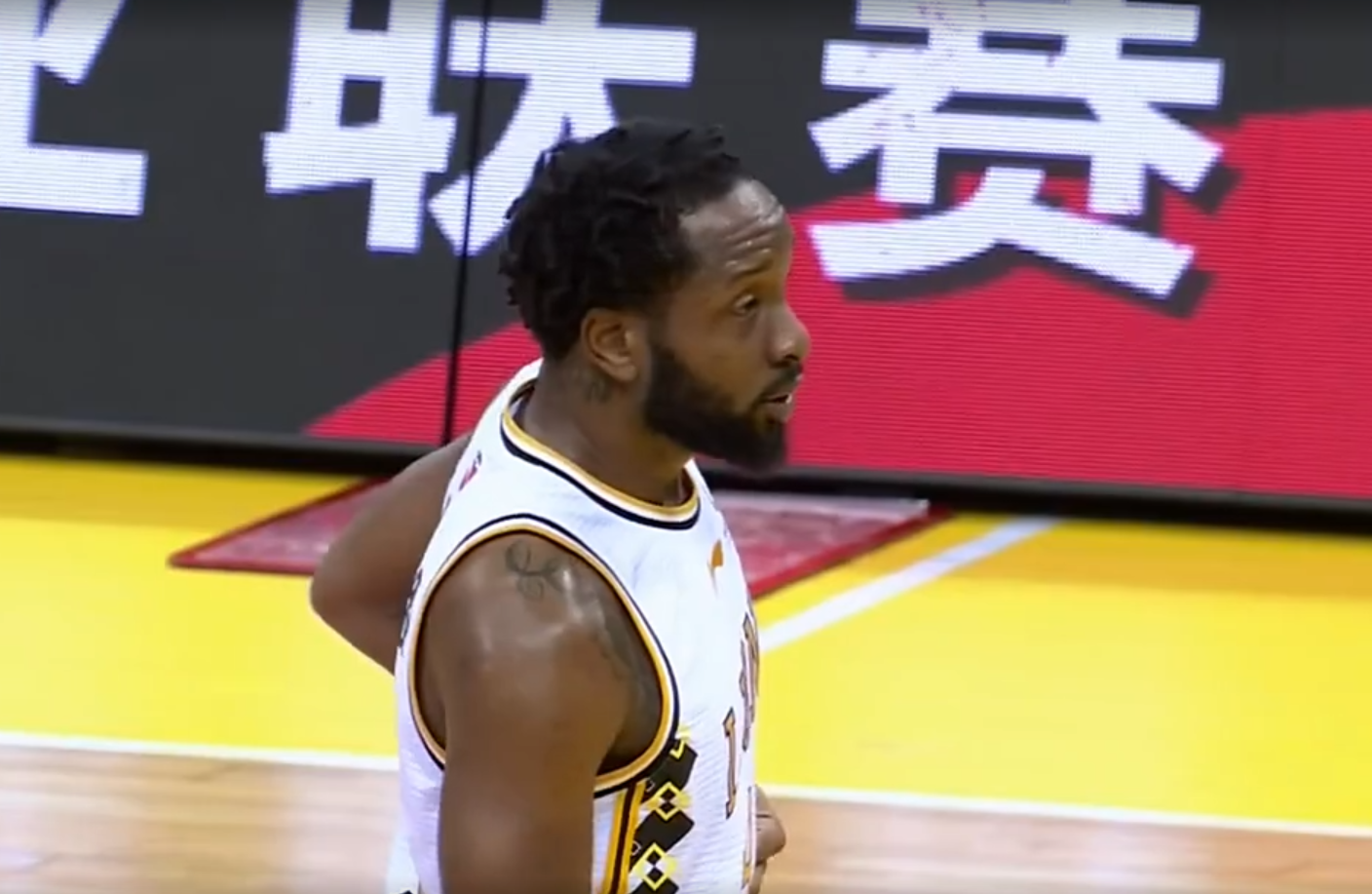 aoa体育体育亚洲官网-愈发激烈角逐，争夺三分情绪高涨的简单介绍