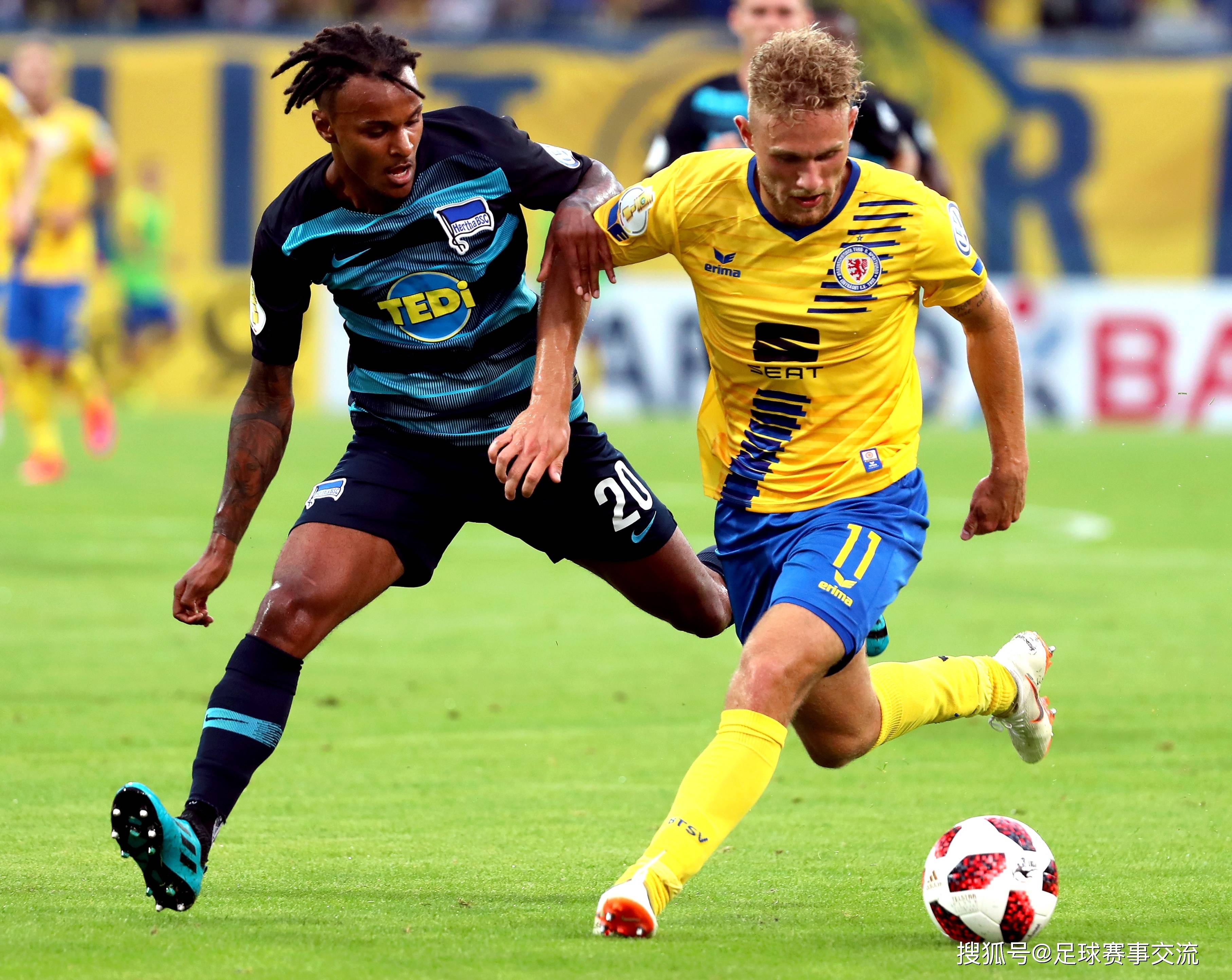 aoa体育体育官方登录入口-国际足球联赛中球员赛场表现出色