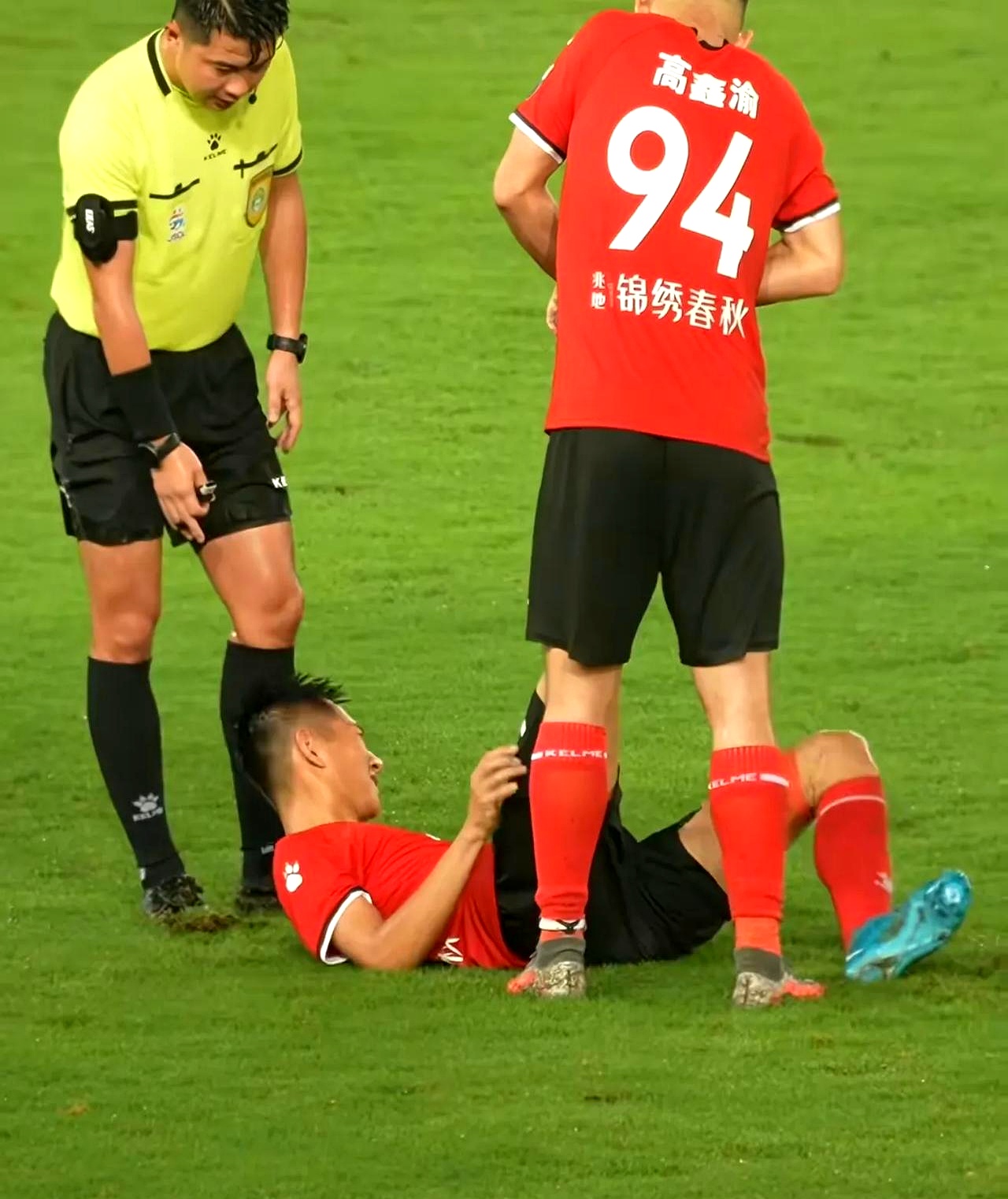 aoa体育体育网页版入口-比赛结束后，球迷尽情欢呼庆祝，热血沸腾！的简单介绍