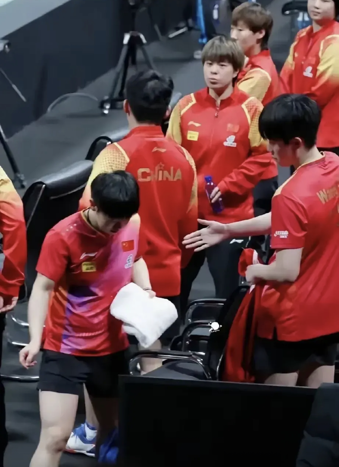 关于扣人心弦足球对决现场热血澎湃,球员拼尽全力的信息 关于扣人心弦足球对决现场热血澎湃,球员拼尽全力的信息