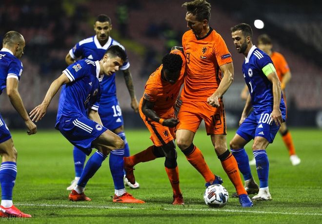 包含荷兰不敌西班牙,出线形势堪忧的词条 包含荷兰不敌西班牙,出线形势堪忧的词条