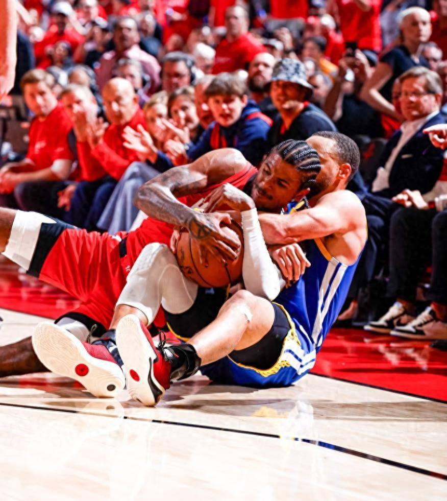 aoa体育体育官网入口-篮球比赛中出现了一场胜利的突破