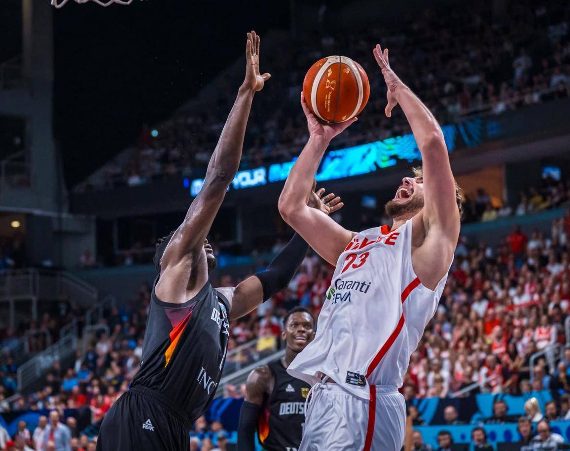 篮球比赛中出现了一场胜利的突破 篮球比赛中出现了一场胜利的突破