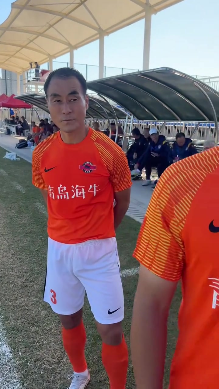 aoa体育体育在线登录-青岛黄海新晋球员表现优异，引发球迷关注