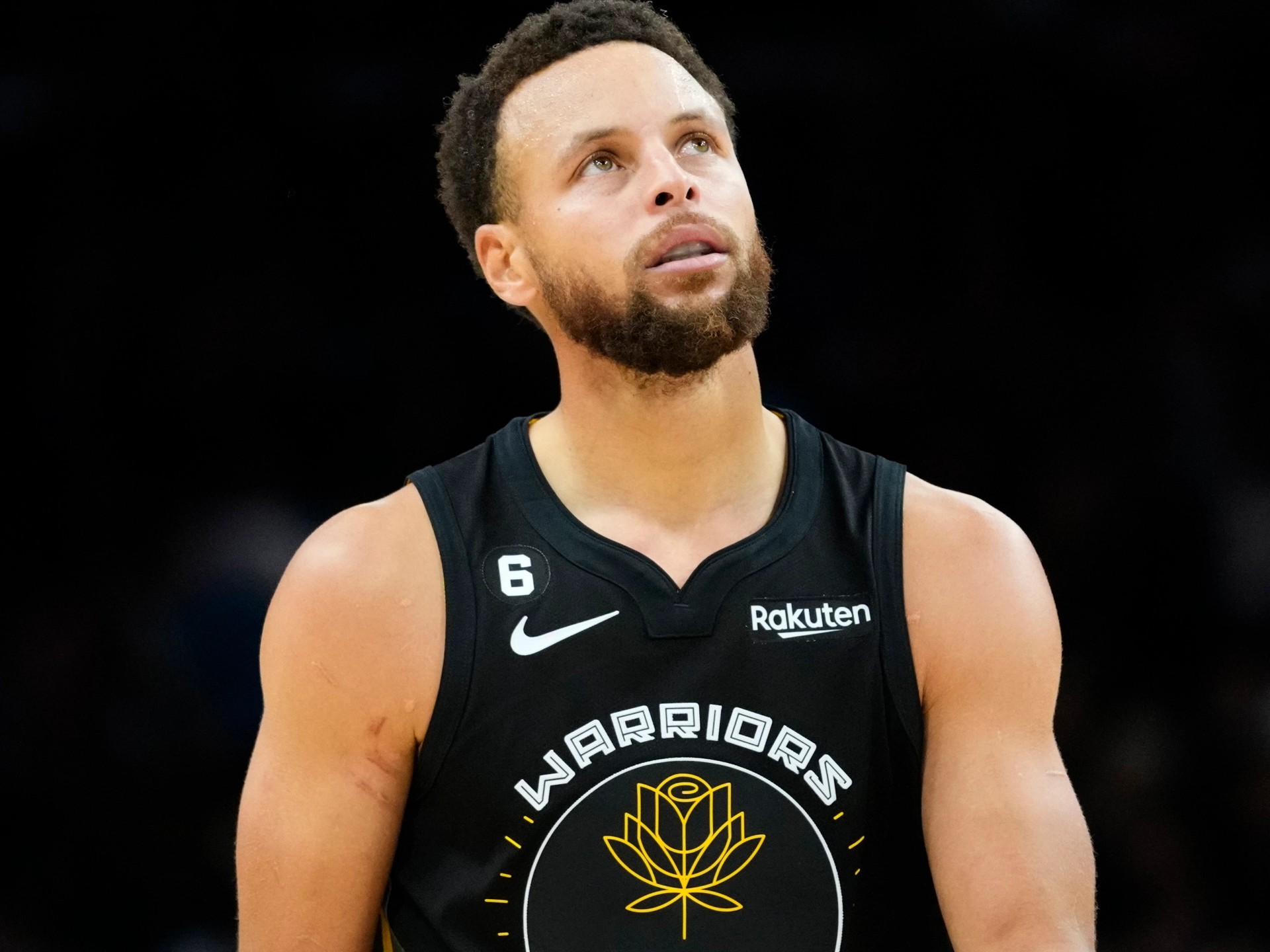 aoa体育体育网页版-关于库里带伤飙分，再度刷新三分纪录！的信息