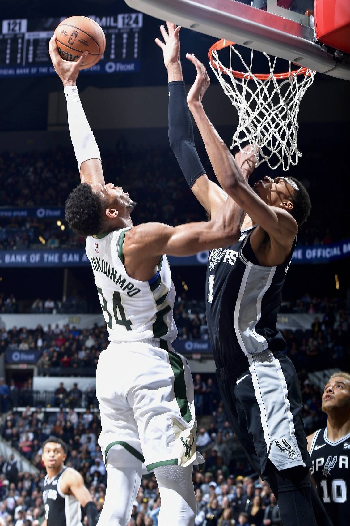 开拓者战胜老鹰，利拉德表现全面砍下30+11的简单介绍