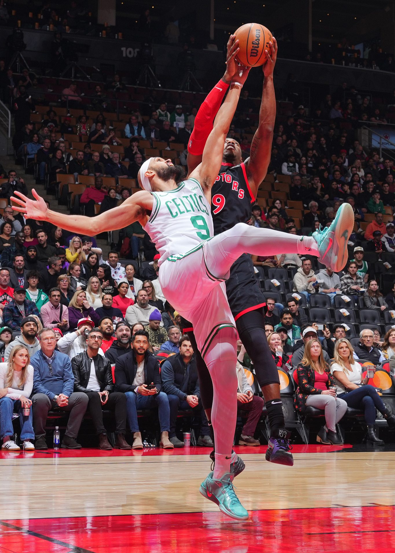 猛龙再胜凯尔特人,取得系列赛领先 猛龙再胜凯尔特人,取得系列赛领先