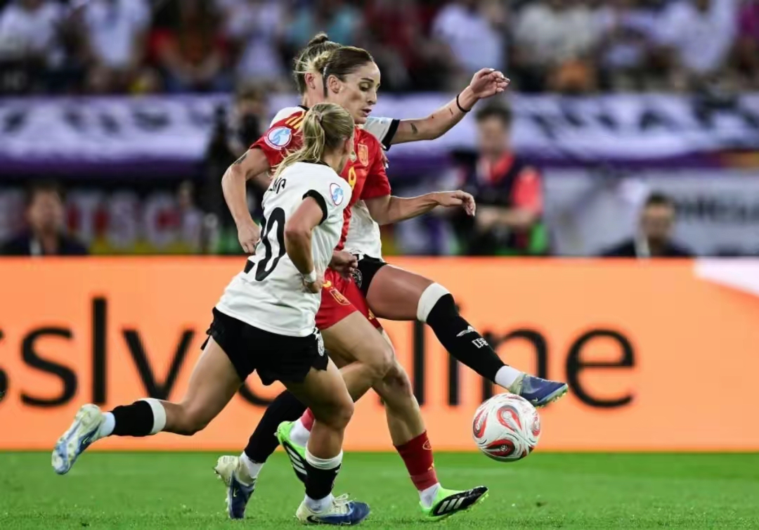 西班牙女足甲级联赛塞维利亚队对阵巴塞罗那女队